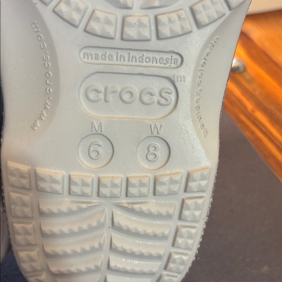 CROCS Sparkly Silver Clogs 8 - Picture 4 of 4